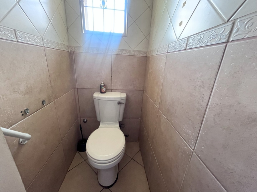 4 Bedroom Property for Sale in Generaal De Wet Free State